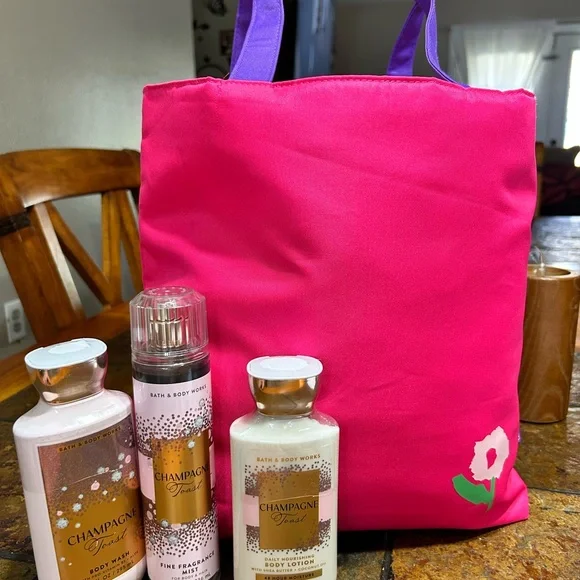 Clinique x Donald collab pink tote with Bath & Body Works Fragrance Set Bundle - Picture 1 of 11